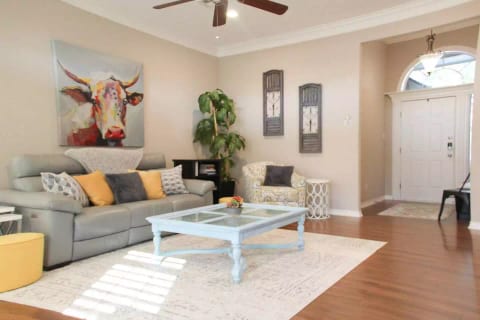 Living room & foyer