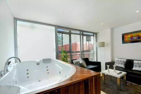 4 Bedroom Combo two apartments two hot tubs Lleras
