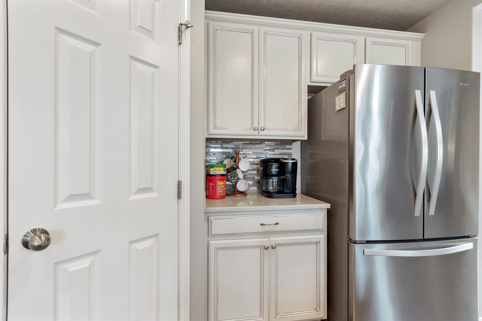 extravagant-family-get-away-in-large-5-bedroom-private-home/