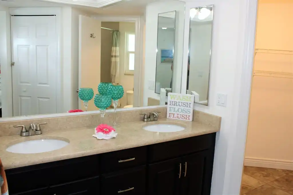 Just Beachy Vacation home, Gulf Access, Pool - Cape Coral