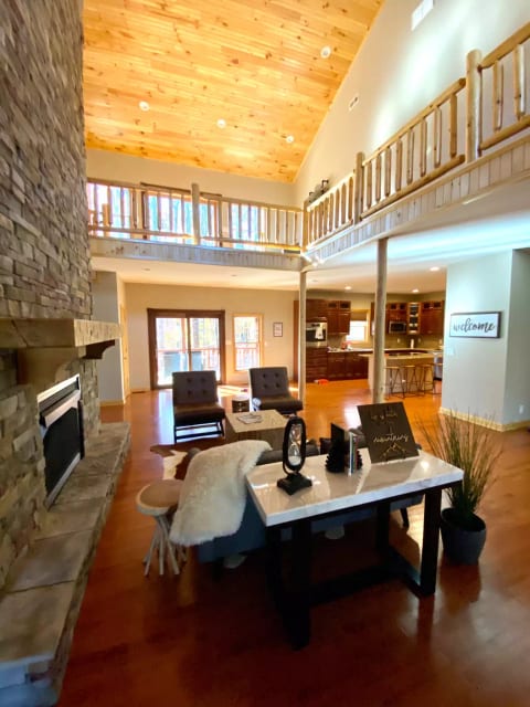 Family-friendly spacious cabin in gated community