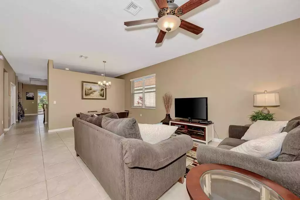 waterfront-pool-home-w-golf-membership-near-beach/