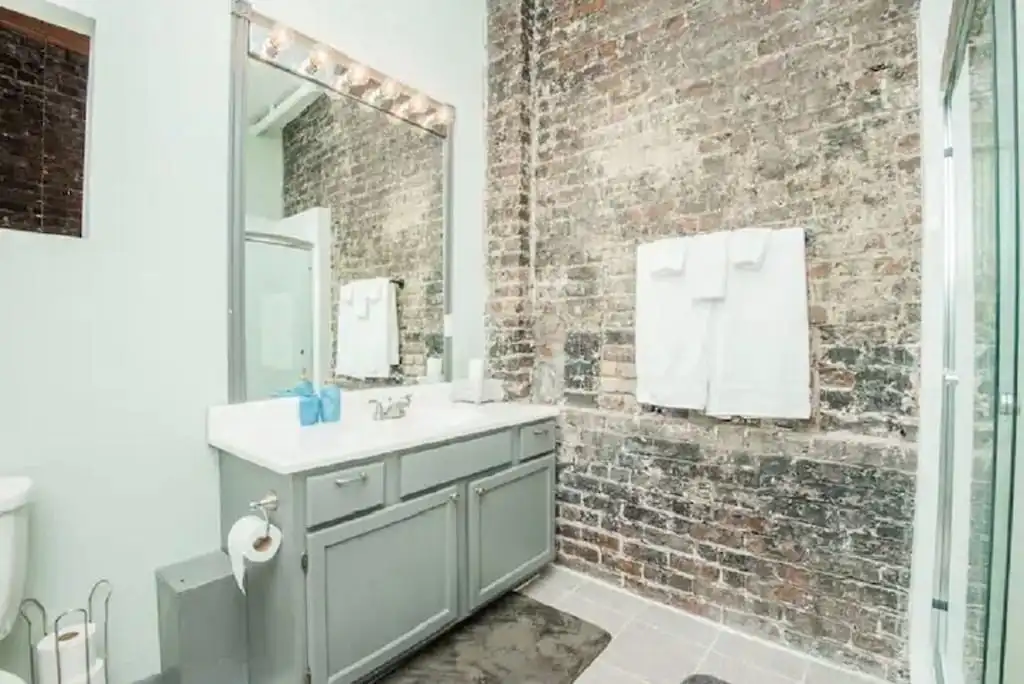 Get ready to go out! (great lighting for makeup) Get ready to go out! (great lighting for makeup) - Old City at Your Doorsteps in Vaulted Brick Loft - Knoxville