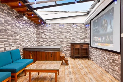 Penthouse 3 Bedroom Hot Tub Sliding roof Duplex AC