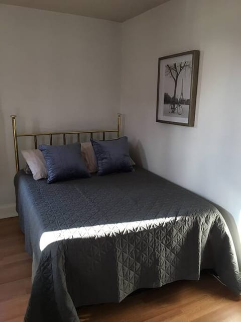 Super comfy full size memory foam bed