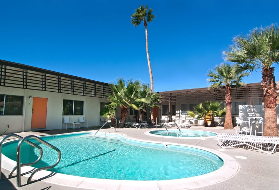 The Getaway  2BR - Desert Hot Springs