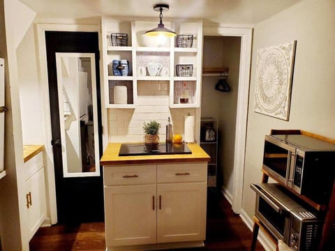 CuteCozy-Tiny Loft near NC State