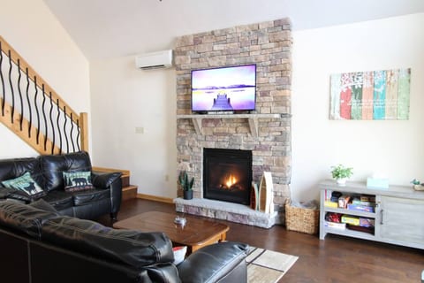 Sleeps 12! Game Room! Skiing! Hot Tub! New Build! 