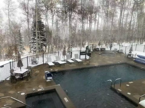 ASPEN HOUSE toasty pool and 2 hot tubs after a day on the slopes