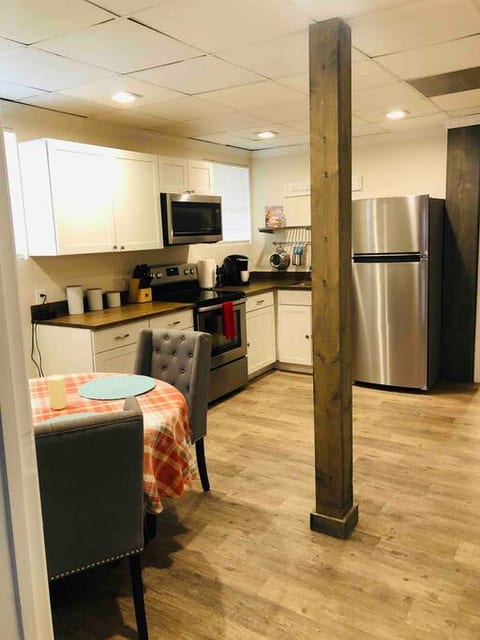 3 1/2 Linden, Cleaning Fee Included in Rate!