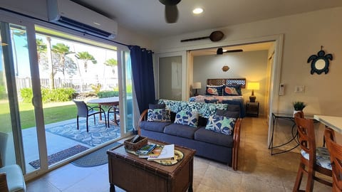 Open the sliding doors to enjoy the Kauai air