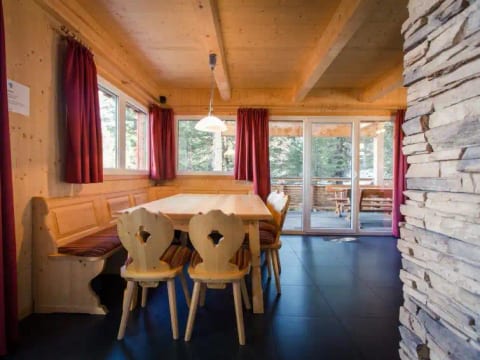 # 25 mit Sauna und Sprudelbad innen