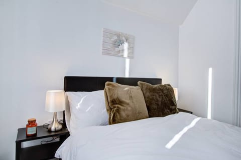 Modern 5 Bed 3 Bath House in Colchester