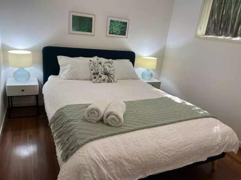 Second bedroom with Queen bed and 500 thread count sheets