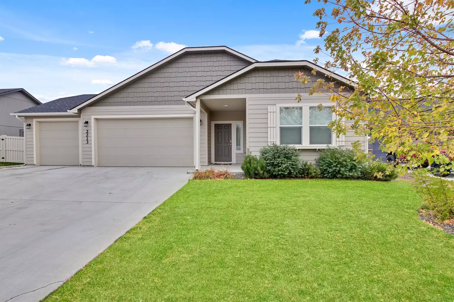 modern-luxurious-4-bedroom-centrally-located-home/