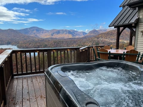 Newski's Mountaintop Lodge, Lake Lure