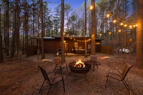 Romancing The Stone, Upscale Romantic Cabin