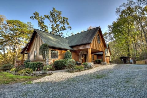 Silver Creek Lodge (Sleeps 20): Large Cabin w/Pool