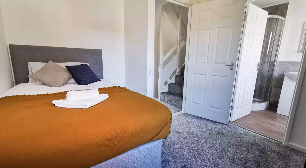 beautiful-6-bedroom-with-9-beds/