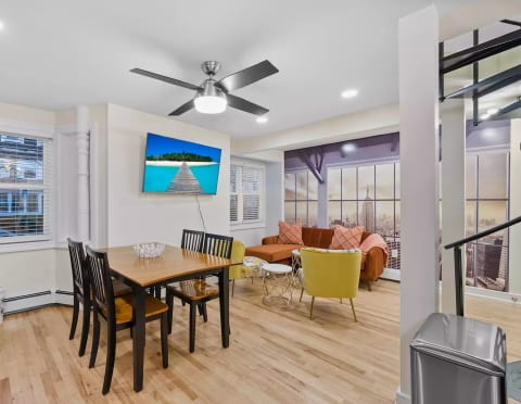 Free Parking-2BR-2.5 Bath, 3 Beds Duplex