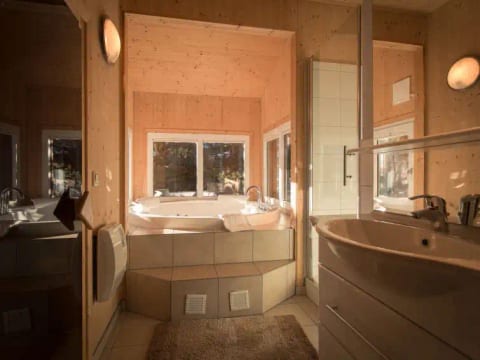 #44 mit Sauna und Sprudelbad innen