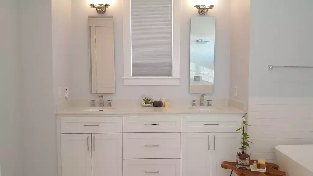 Master Bathroom 2: Double Vanity, Tub, Shower, and 
Toilet. - Heaven on Bay - Galveston