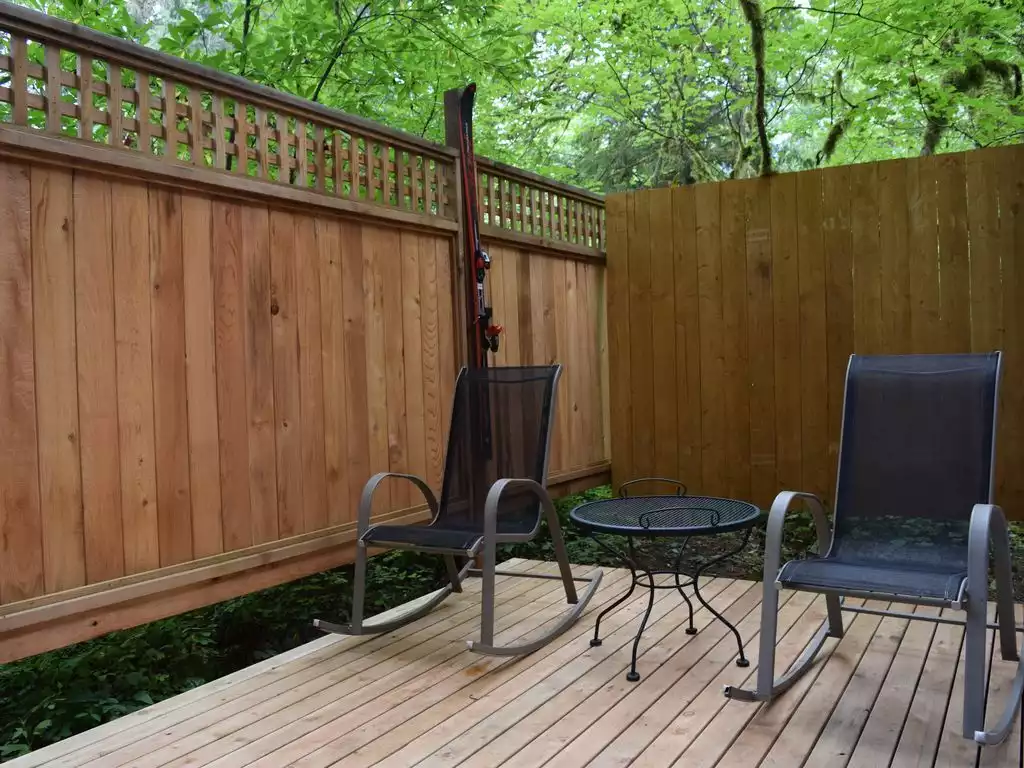 Deck off main bedroom has mountain & river view - great place for morning coffee Deck off main bedroom has mountain & river view - great place for morning coffee - Sky Beach Cabin - Baring
