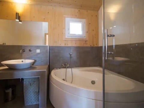 #18 mit Sauna und Sprudelbad innen