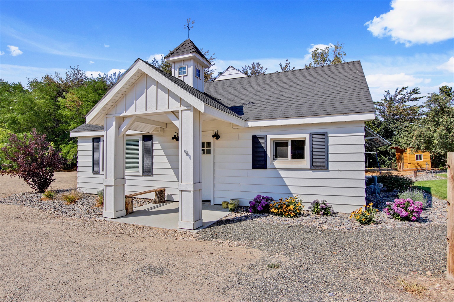 northside-cozy-updated-farmhouse/