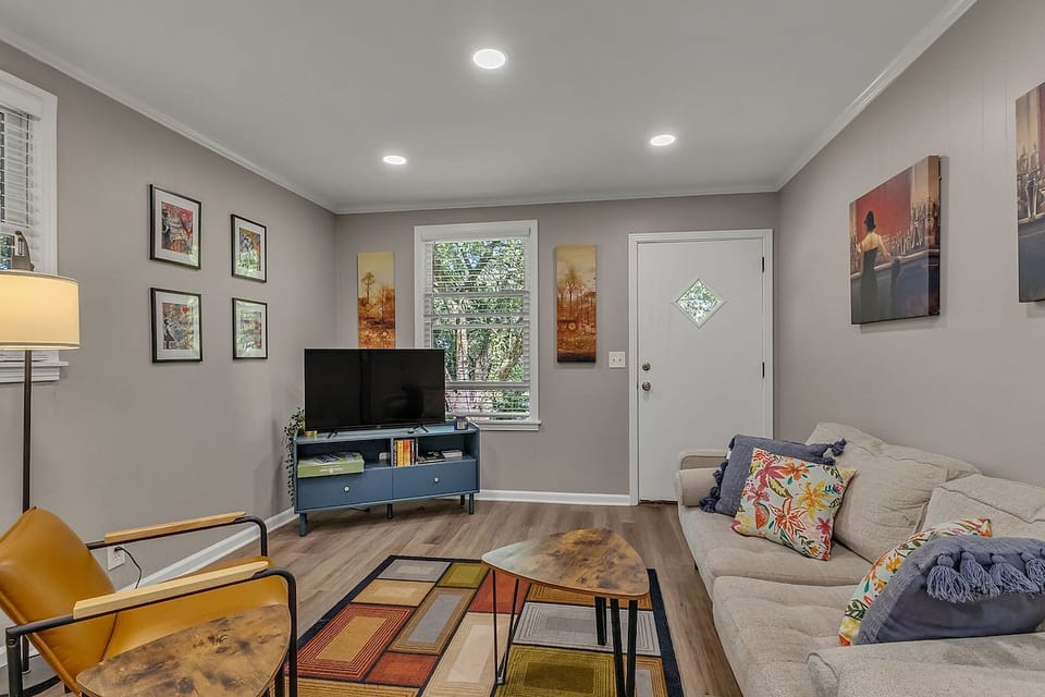Living room image 1