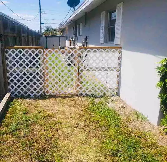 beachside-getaway-fenced-area-walk-bike-to-beach/