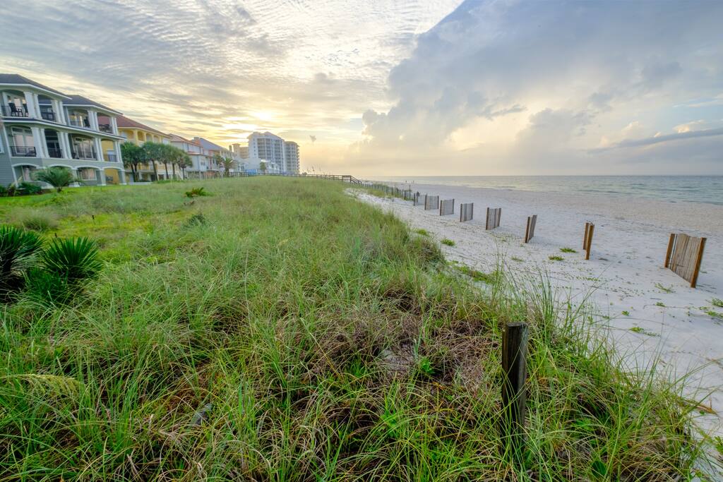 Sunrise > Sunset. ;) - Perdido Key - Beach and Sparkling Pool. Sleeps 6. - Pensacola