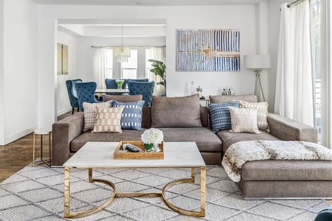 Beautiful Hollywood Hills Home with Private Heated Pool & BBQ & Terrace