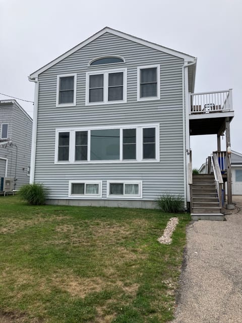 June 2025 update to front windows/main level; for awareness there are 9 steps from lower driveway