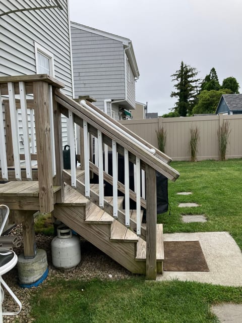 for awareness of mobility/elderly concerns: 5 stairs from lawn to back entrance
