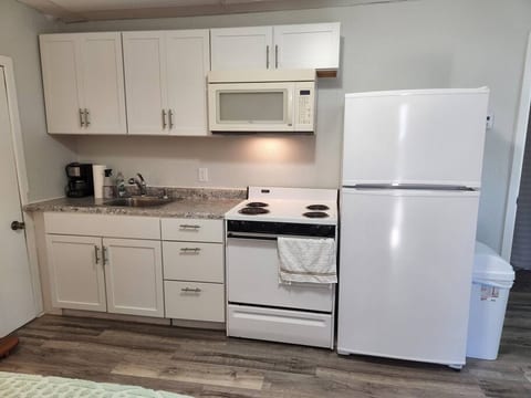 Studio Apartment near downtown Huron