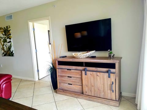 Oceanside condo, resort amenities!