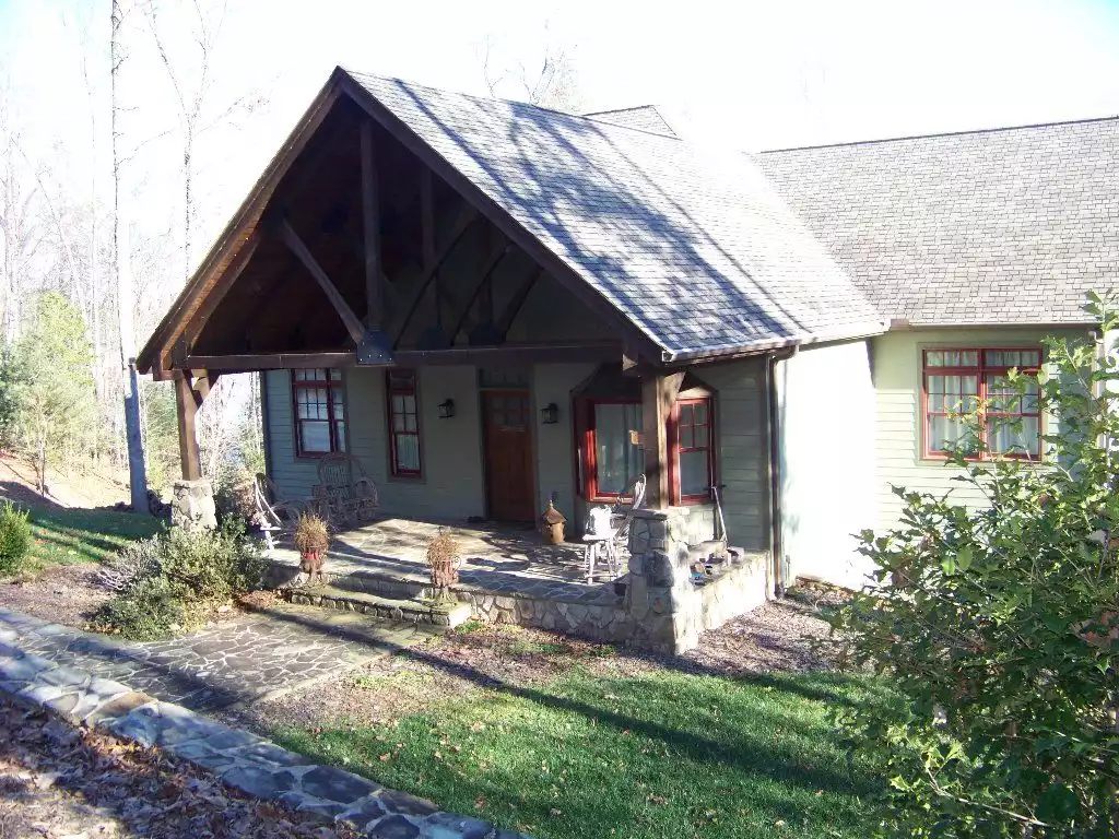Front view of home Front view of home - Loch Nest - Lake James Nebo N.C.