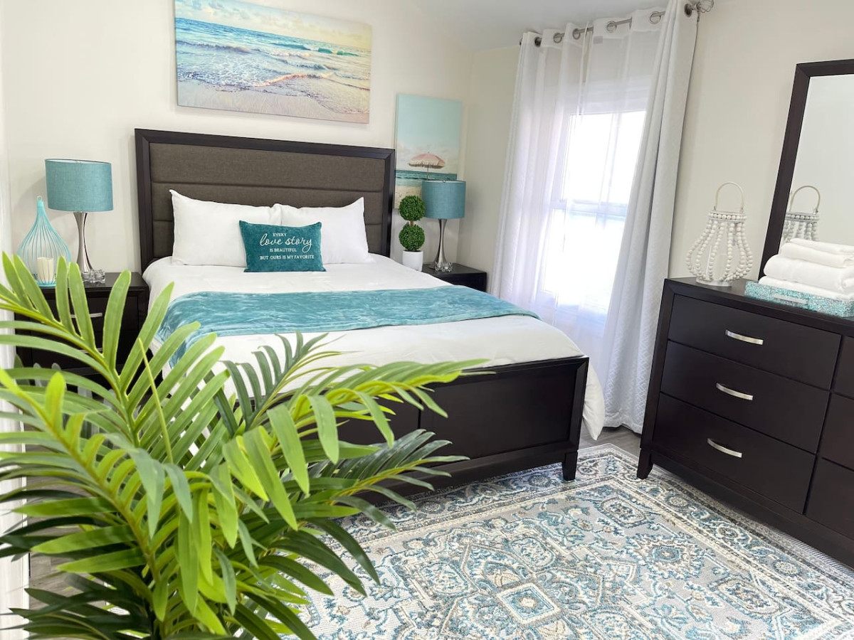 Waterfront Beach House 39 Min from New York City