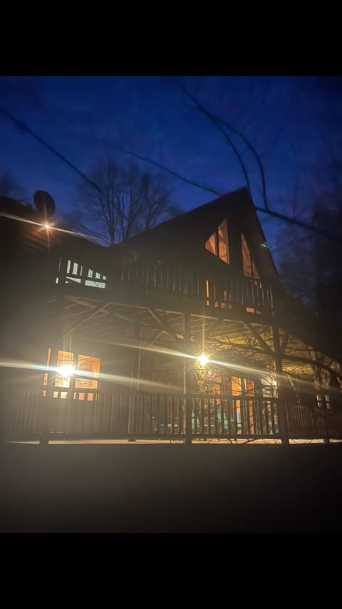 Westwind Cabin (8 bedroom)