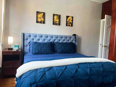 THE LINCOLN SUITES BROOKLYN | KING BED | - 594