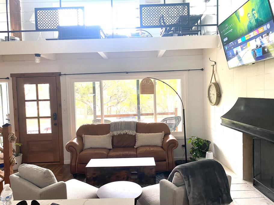 Living room view from kitchen. - Magnolia Lakehouse - Clifton