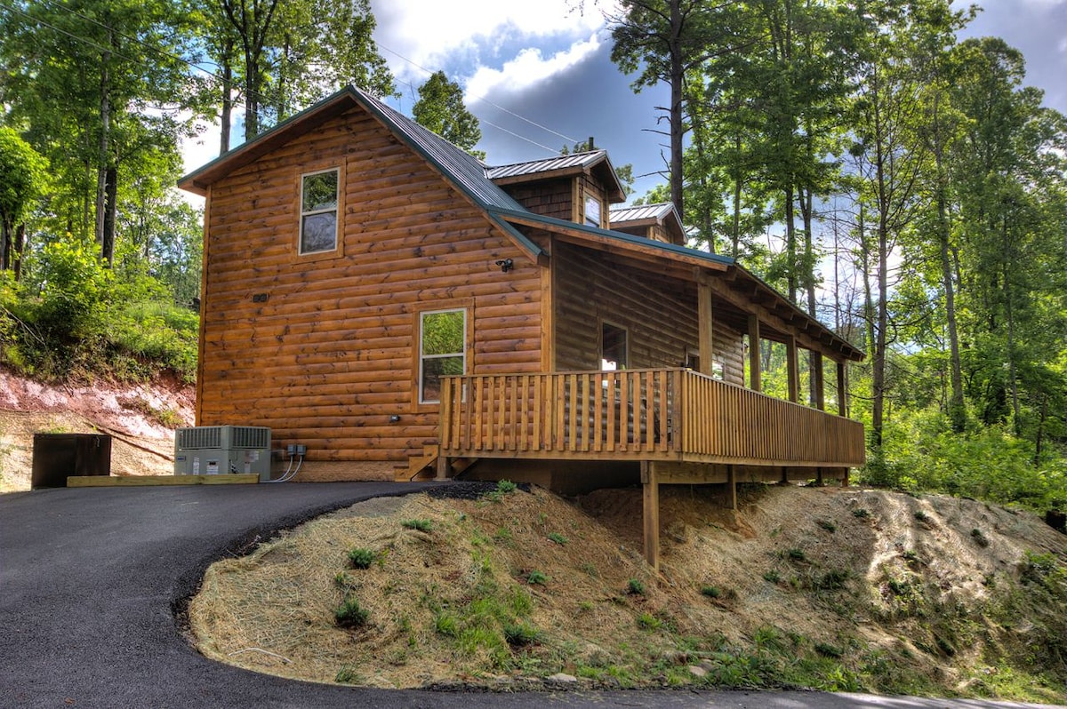 ☆1 mi to Gatlinburg Strip☆ 3BR, Hot tub+FirePit♡ image 1