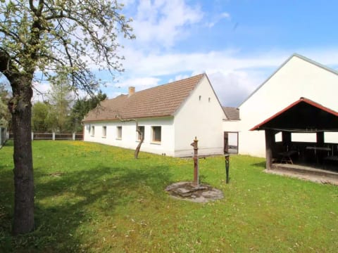 Vlhlavy u Hluboké