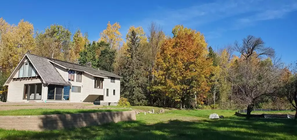 back view of the cabin - Family-Friendly Coveside Cottage - Ashland