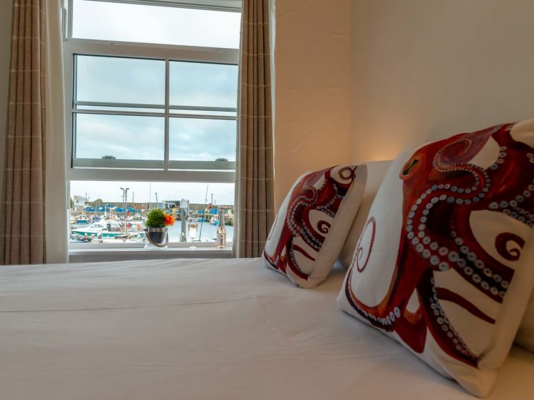 Bedroom - Lighthouse View - Mevagissey