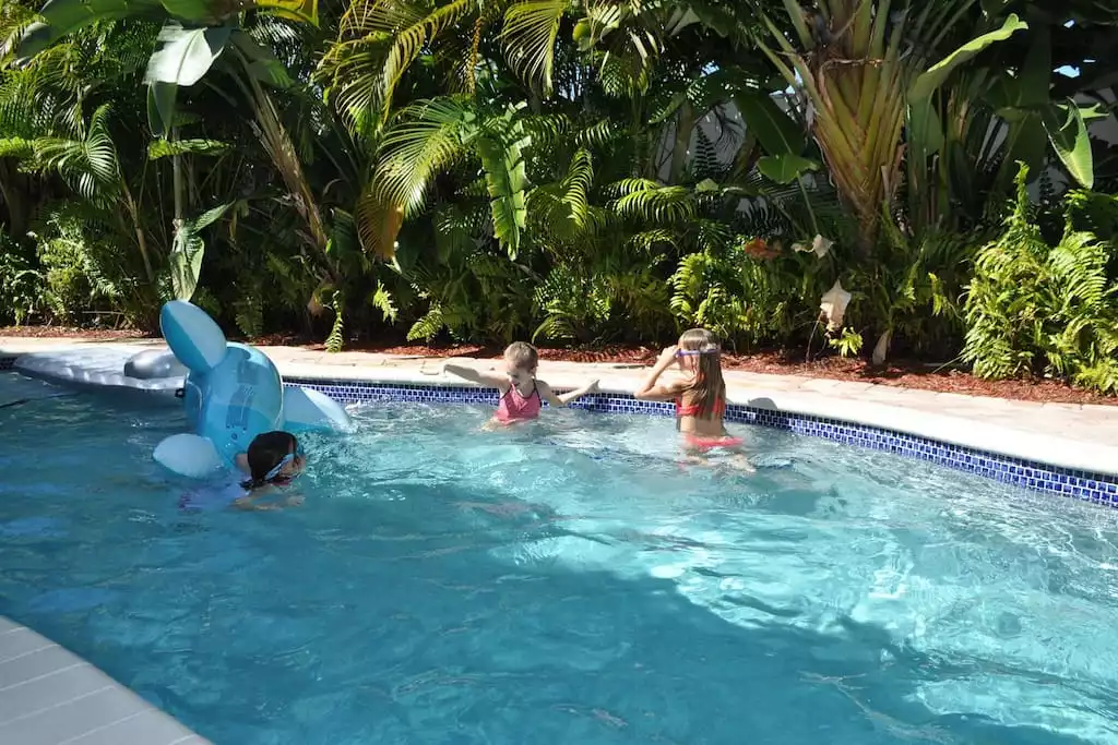 Heated Spacious Pool Heated Spacious Pool - Luxurious Close to Beach Little Palace - Pompano Beach