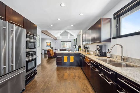 Wash Park Smart Home, Free Parking, Chef's Kitchen