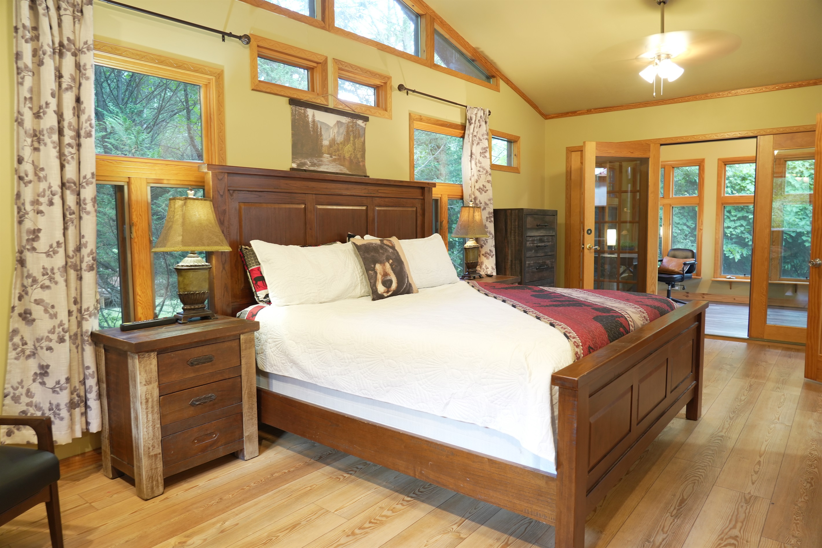 King Bed upstairs - River's Edge - Cullowhee