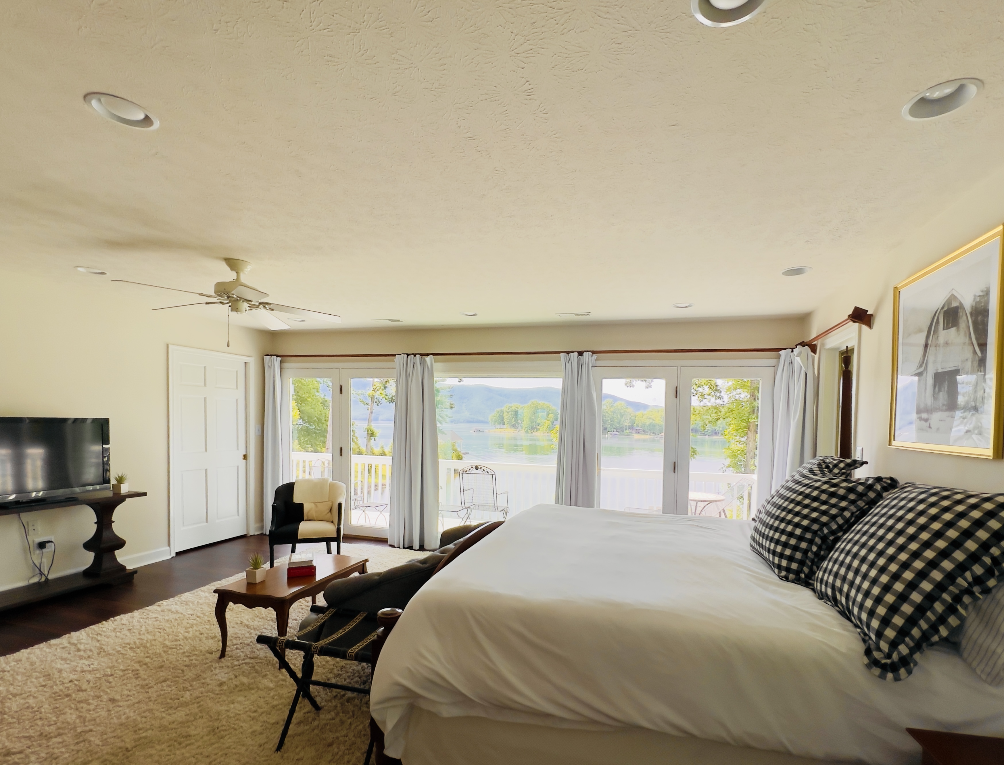 Upstairs  Master Bedroom